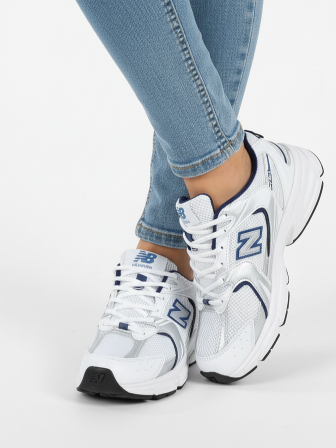 کتونی سفید سرمه ای