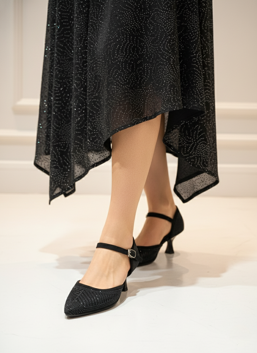 کفش پاشنه‌دار زنانه بندی نگین‌دار