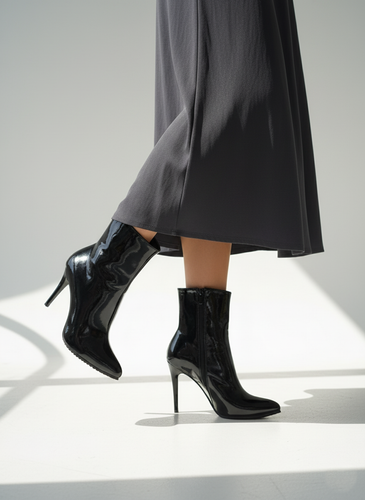 نیم بوت پاشنه تیز مشکی ورنی مجلسی زنانه با زیپ کناری