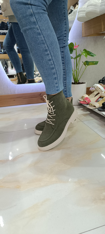 نیمبوت بندی زنانه با زیره پی یو اسپرت و مناسب استایلهای کژوال